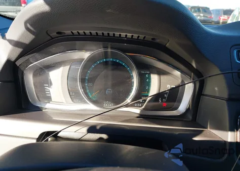 2015 Volvo S80 T5 Platinum z USA, uszkodzony, nr VIN YV140MAM3F1186821